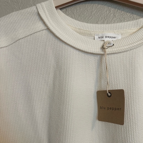 Relaxed Fit Ribbed Tee 🤍 - Picture 6 of 10